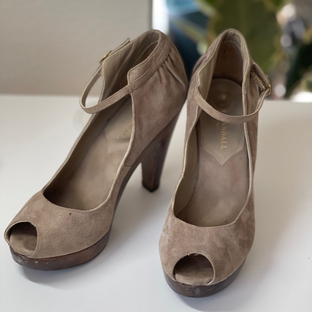 Loeffler Randall’s size 7.5/8